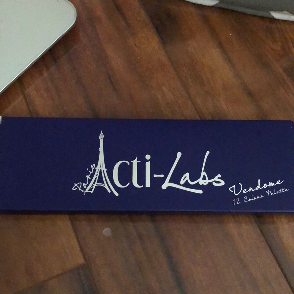 New in box Acti-labs eyeshadow
